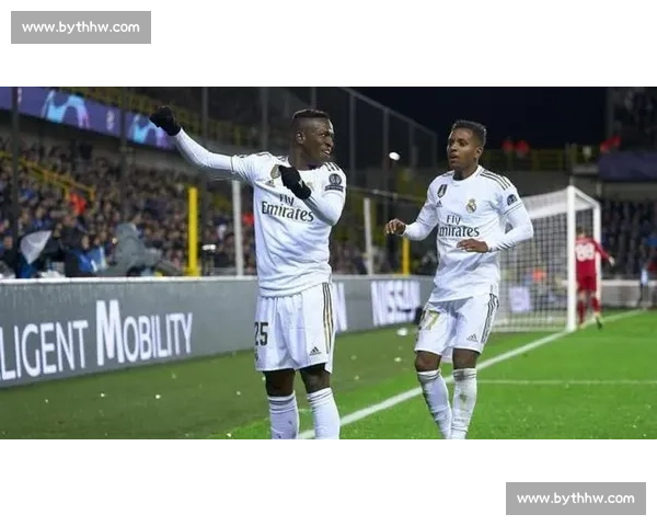 小罗携大罗、维尼修斯亮相 Nike 活动：传奇与新星跨代际传递足球正能量