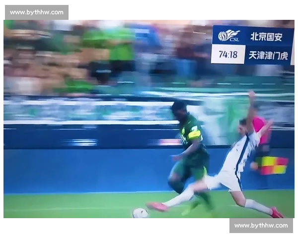 争议判罚再引热议,国安队员情绪失控